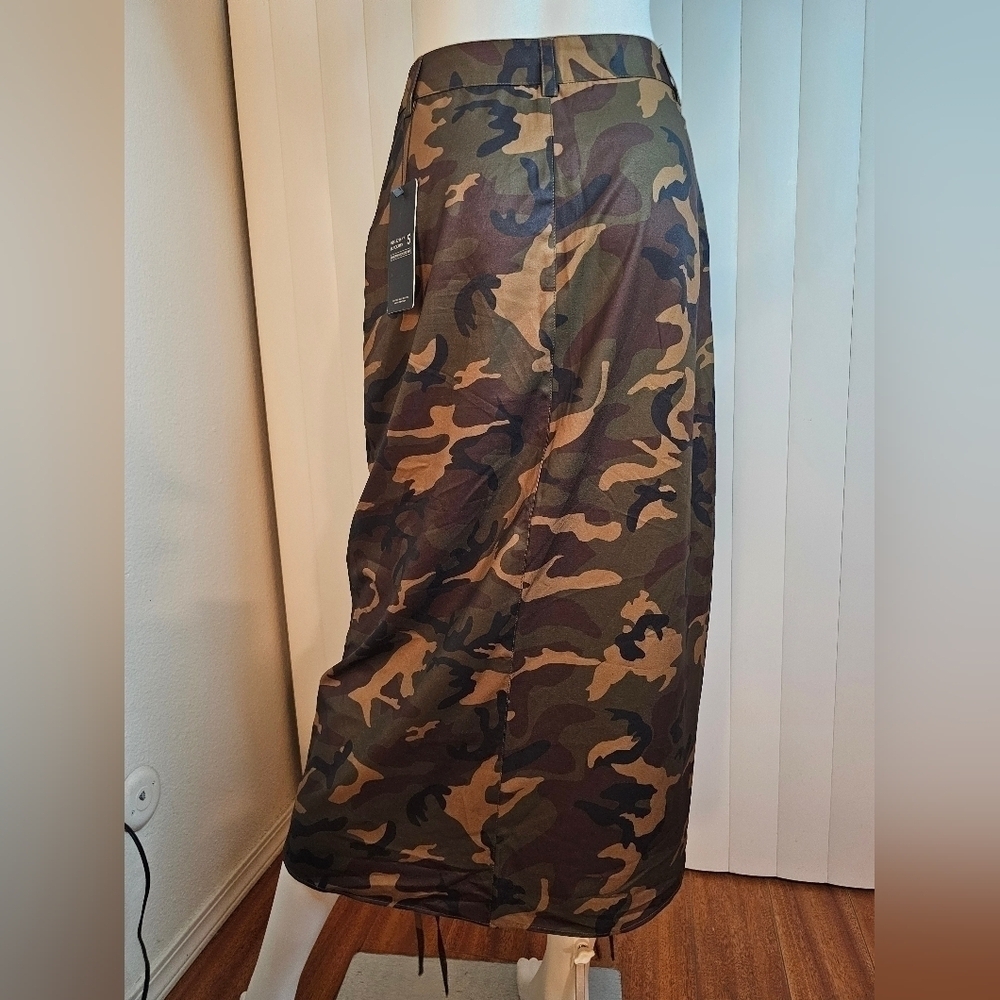 American Bazi Cameo Skirt - Picture 2 of 7